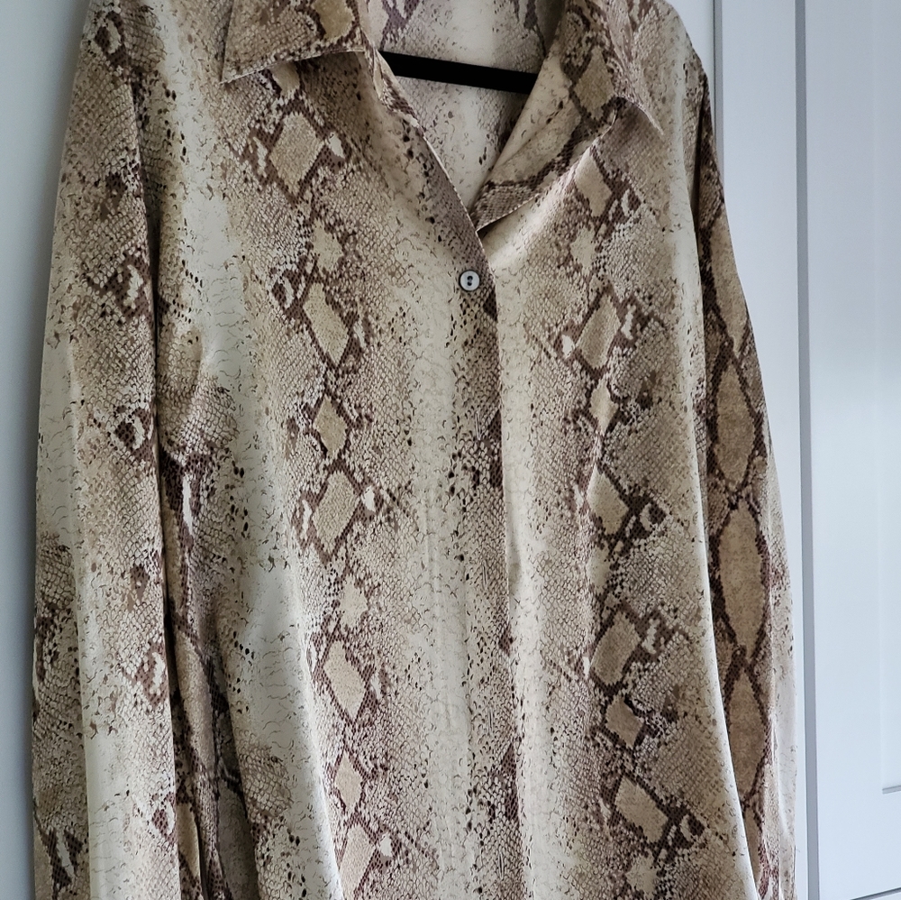 Snake print silk blouse size 14 - Picture 4 of 9